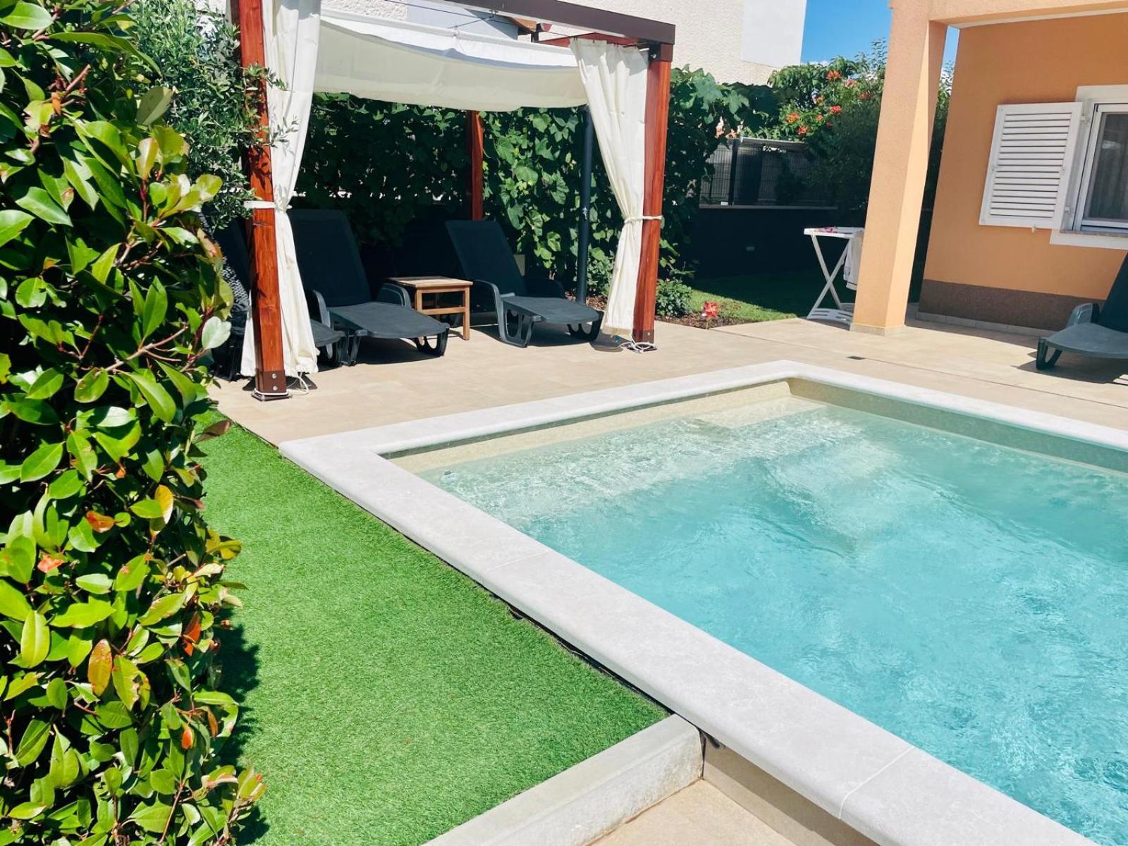 Boutique Apartment With Private Pool For Your Exclusive Use Novigrad Istria Dış mekan fotoğraf